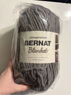 Yarnspirations Bernat Blanket Super Bulky Throw Yarn — Dark Gray